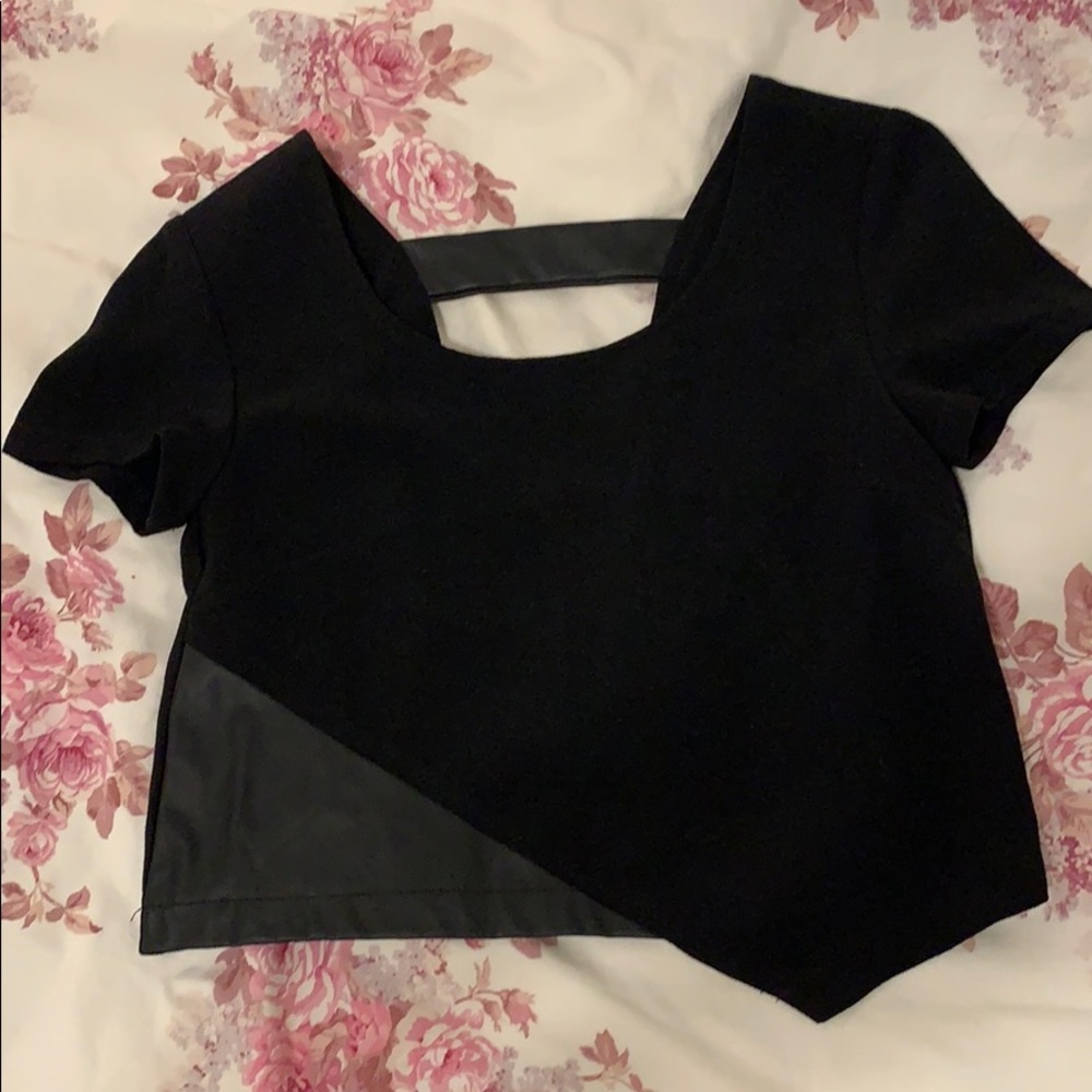 TOBI BLACK TOO WITH LEATHER DETAIL